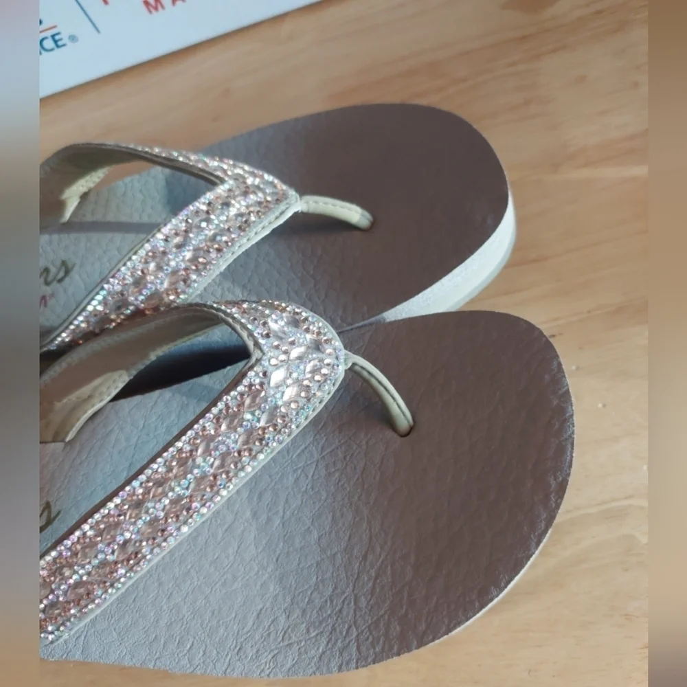 Skechers Cali Yoga Foam Rhinestone Wedge Flip Flops Sandals 9 - Picture 4 of 5
